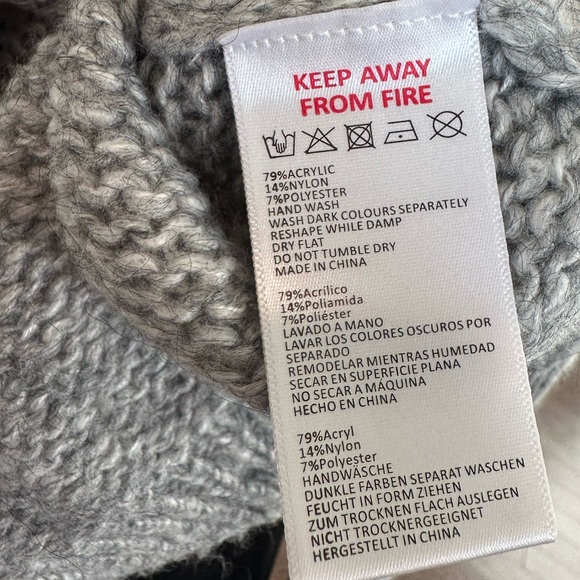 🎈Urban Outfitters Women Gray Pearl Beaded Mock Neck Balloon Sleeve Sweater XS - Picture 9 of 12